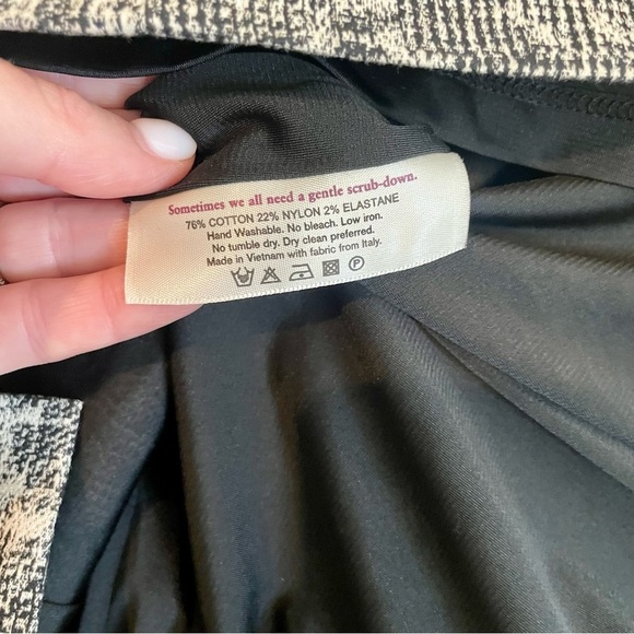 M.M. LAFLEUR The Etsuko Dress - Crackle Classic Modest Classy Black and White 4 - Picture 11 of 14